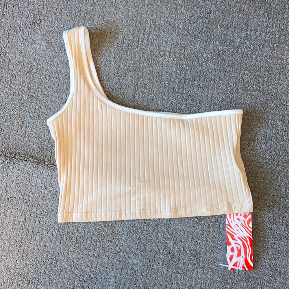 size small but fits like medium